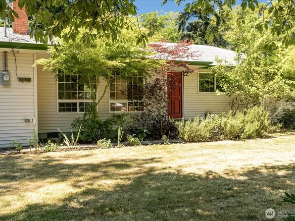 867 Walker Avenue, Oak Harbor, WA 98277