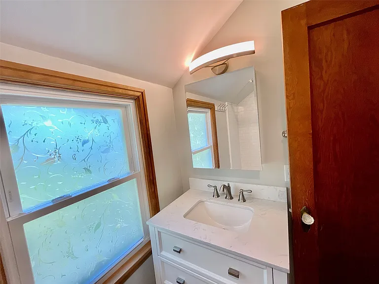 2727 Hall St — Photo 34