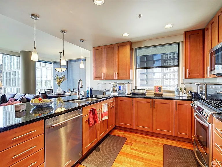10650 NE 9th Pl #1420 — Photo 7