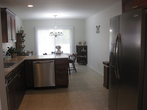 3rd image of 605 Gateway Pl