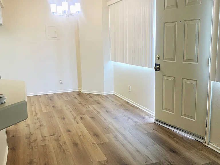 2324 N Catalina St #H — Photo 7