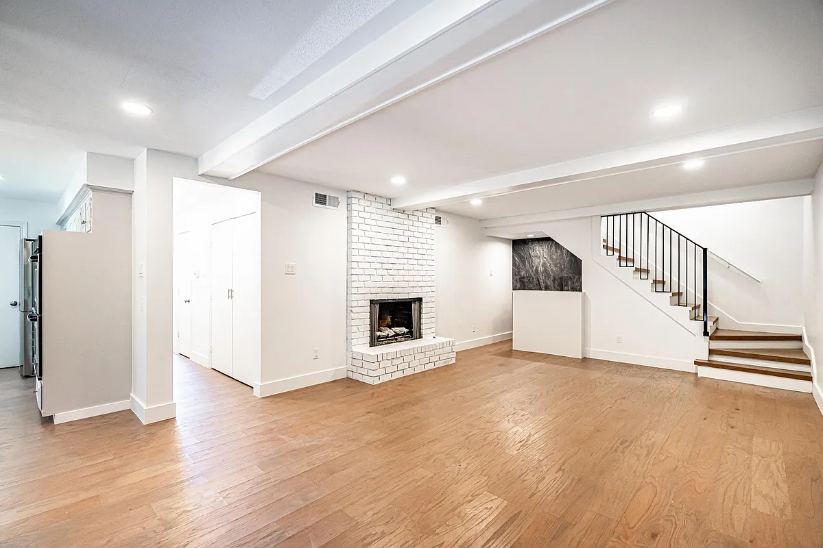 Building Photo - 10538 Barrywood Dr