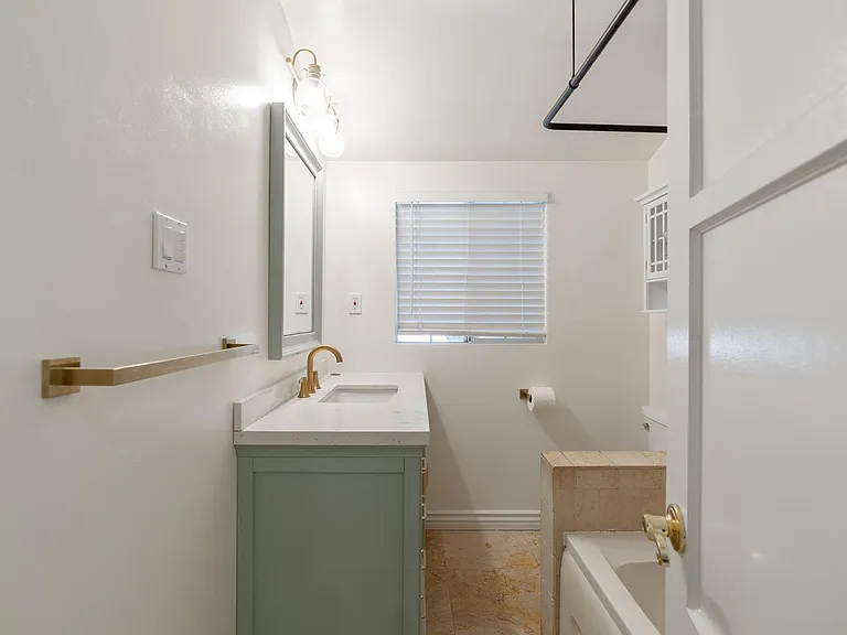 1030 Cynthia Ave — Photo 16