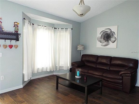 4th image of 714 Toulon Dr