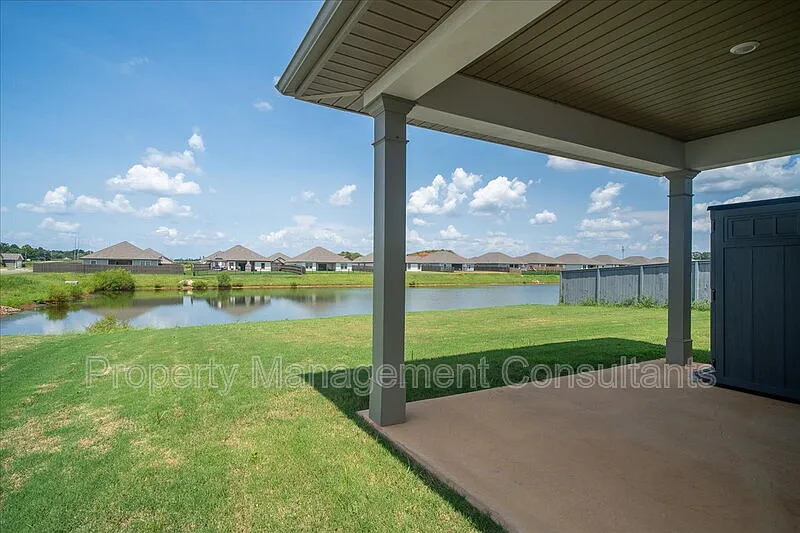 4 bed, 2.0 bath, 2106 sqft, $2,150 — Photo 4