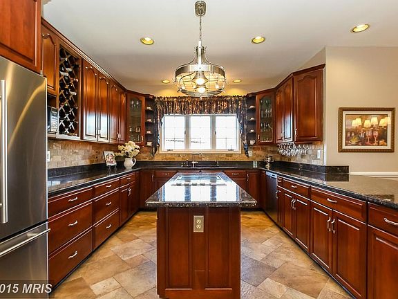Functional Gourmet Island Kitchen