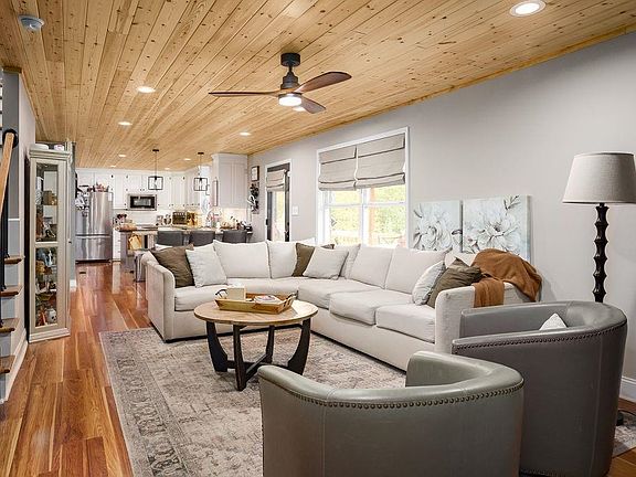 4th image of 90 Virginia Way