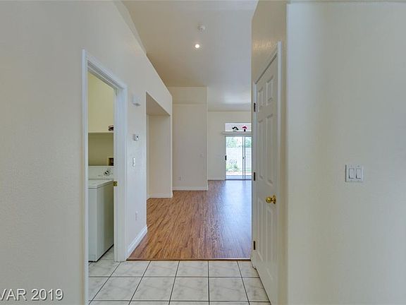 4th image of 9792 Hickory Crest Ct