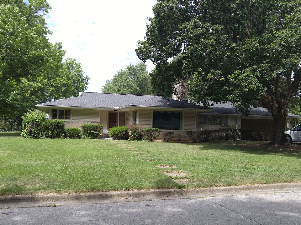 1st image of 290 Village Dr