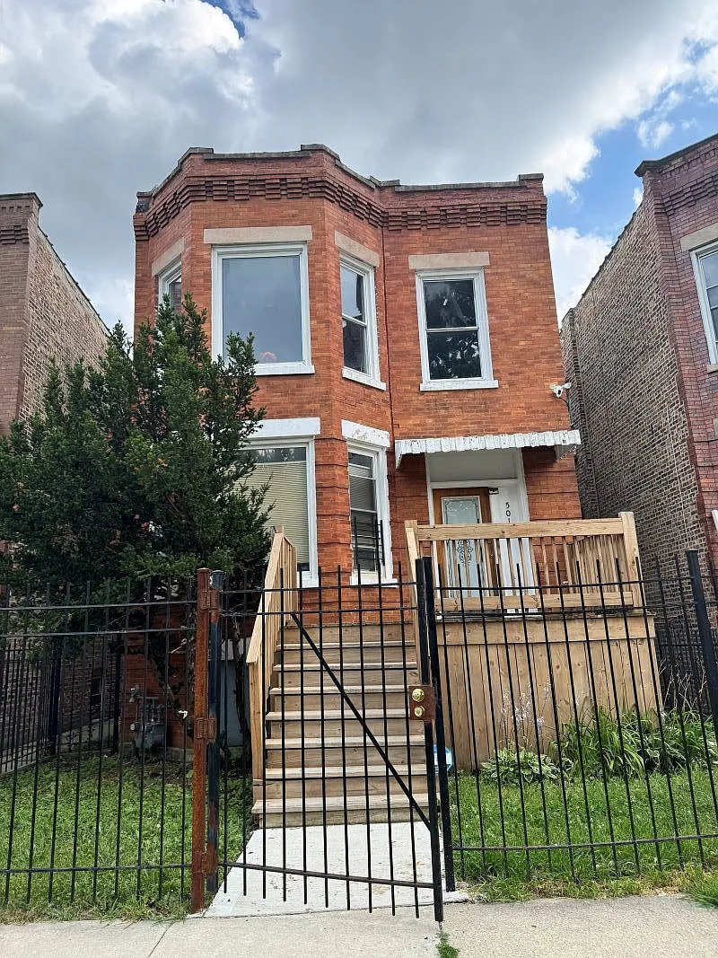 3 bed, 1077 sqft, $1,700 — Photo 1