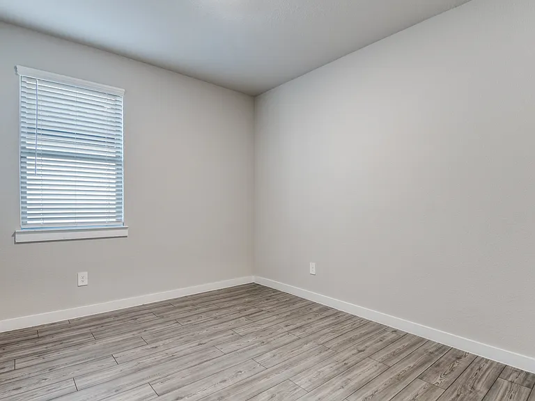 2412 Green River Rd — Photo 18