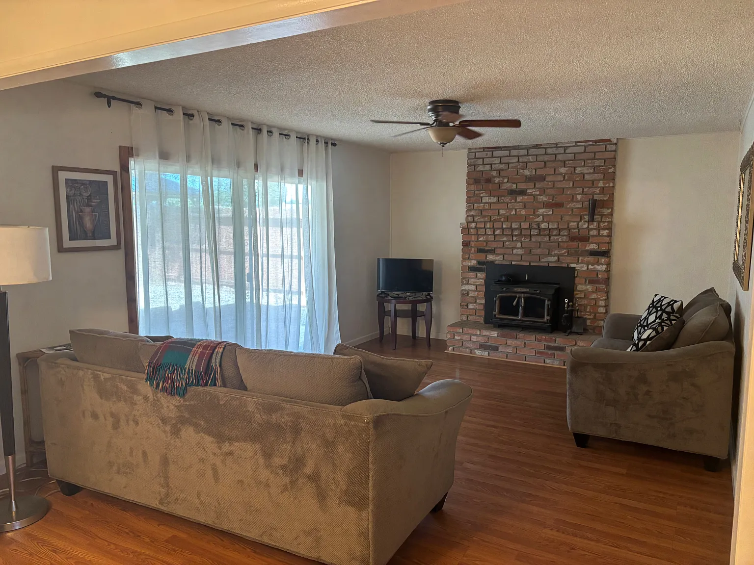 3 bed, 1600 sqft, $2,200 — Photo 2
