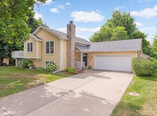 6657 53rd St N, Oakdale, MN 55128