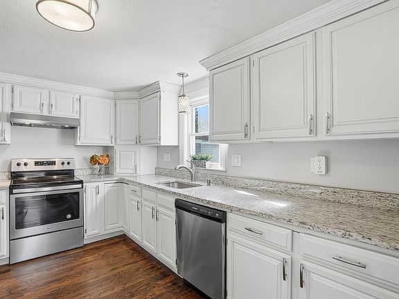 3rd image of 49 Grove St