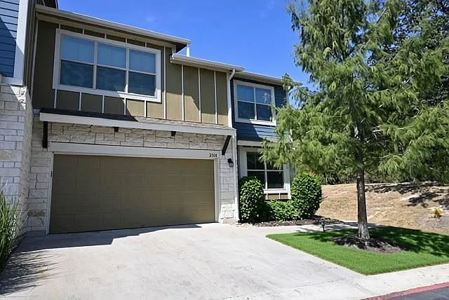 3 bed, 3.5 bath, 2064 sqft, $2,150 — Photo 2