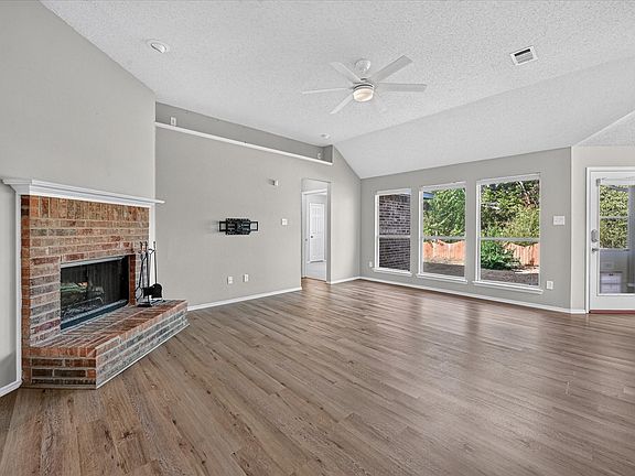 3rd image of 912 Cole Ave