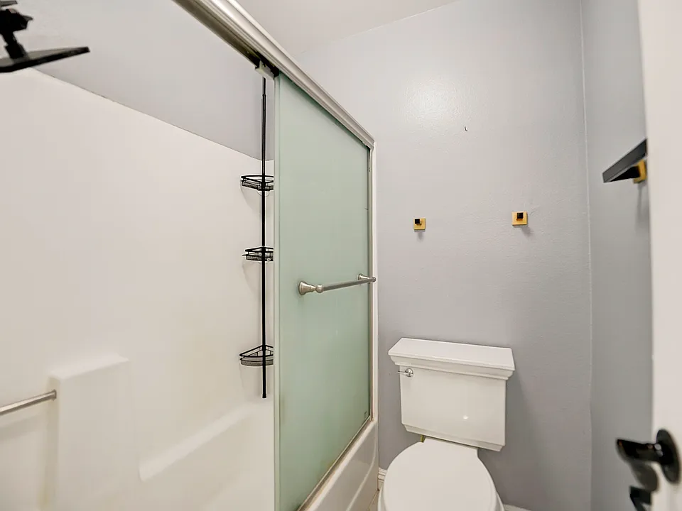 252 E Beverly Blvd #C