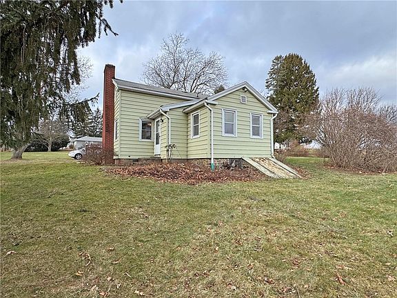 3rd image of 670 Brooks Rd