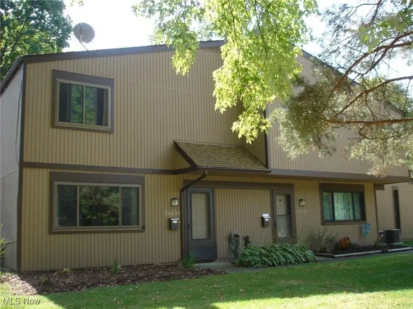 26633 Lake Of The Falls Blvd, Olmsted Falls, OH 44138