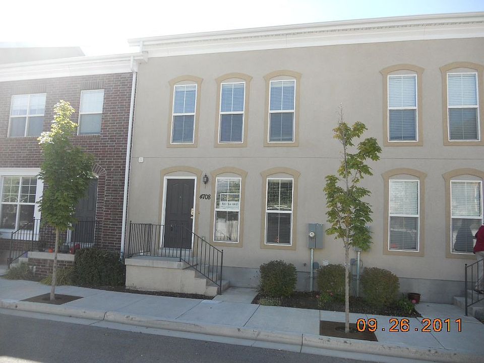 Inverness Square Town Home