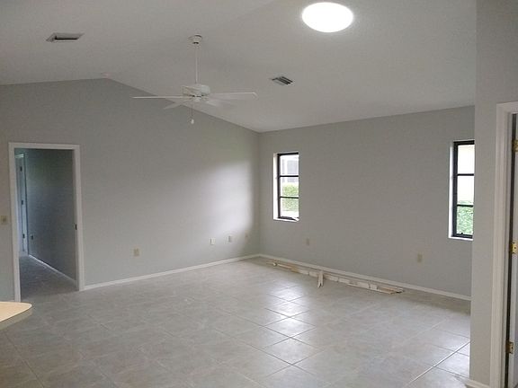 3rd image of 3256 Meadow Run Dr
