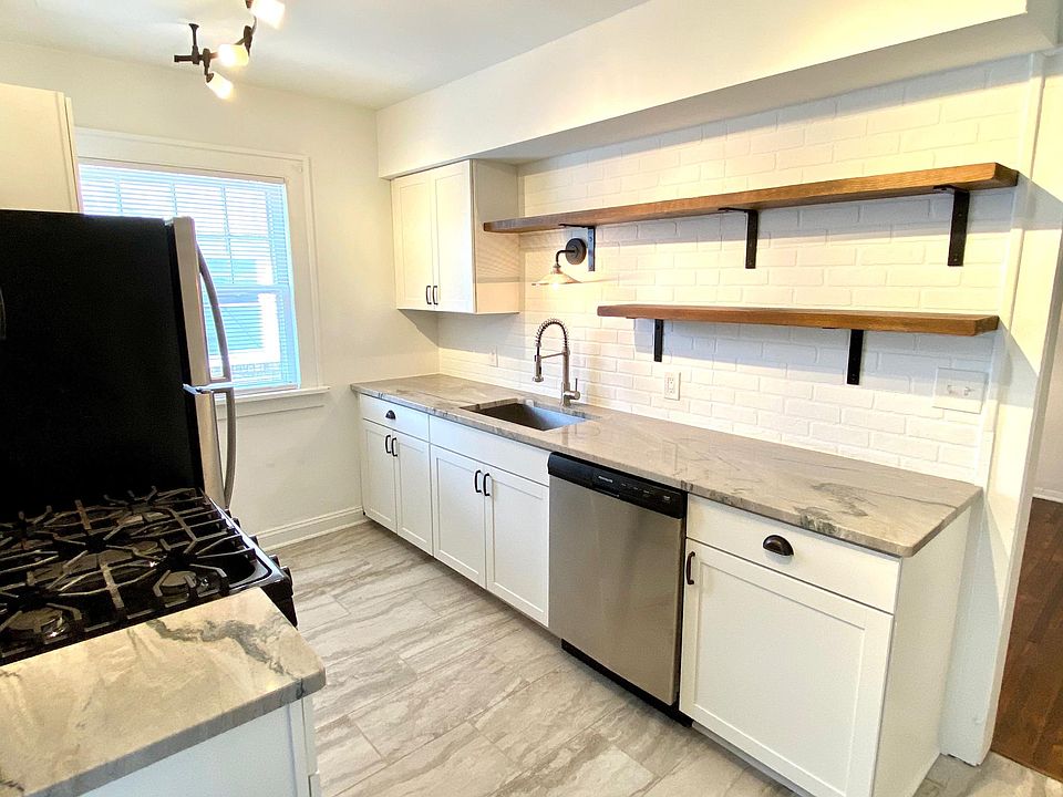 1st image of 16209 Madison Ave APT 3