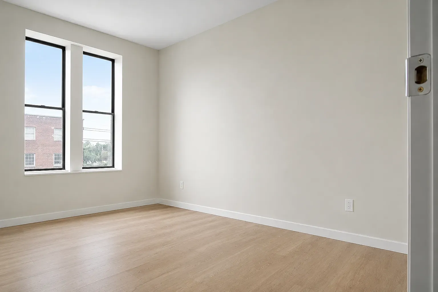 553 Hinsdale Street — Photo 3