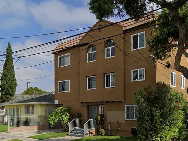 1st image of 4089 W 129th St #4