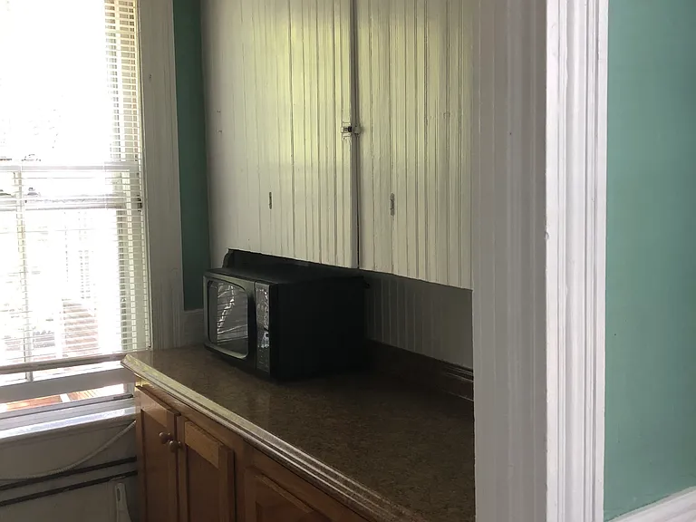 323 Valley St — Photo 8