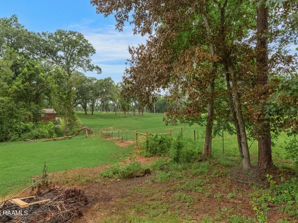 38 Hidden Hills Rd, Arnaudville, LA 70512