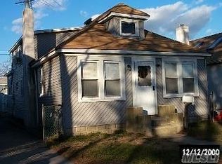 20 Quebec Rd, Island Park, NY 11558