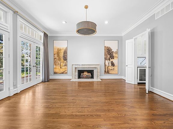 4th image of 3817 Bryn Mawr Dr