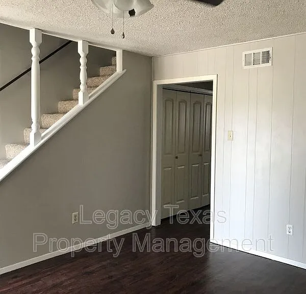 1401 Courtney Pl #C — Photo 1