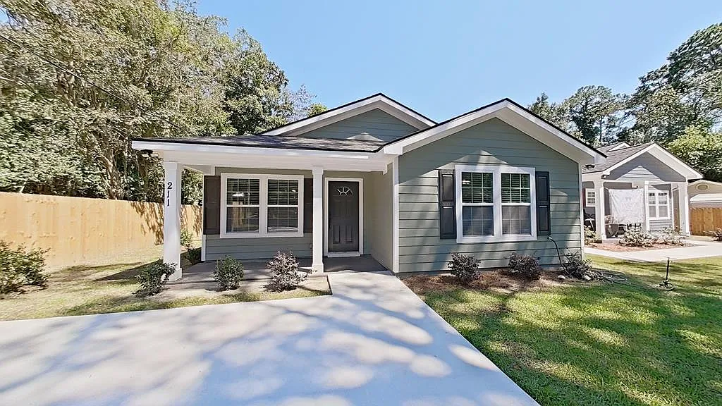 3 bed, 2.0 bath, 1369 sqft, $1,800 — Photo 1