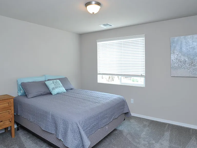 1218 E Blacklidge Dr — Photo 38