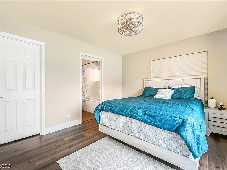 6877 Philharmonic Ave — Photo 5