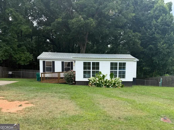 6 Skyland Dr, Locust Grove, GA 30248
