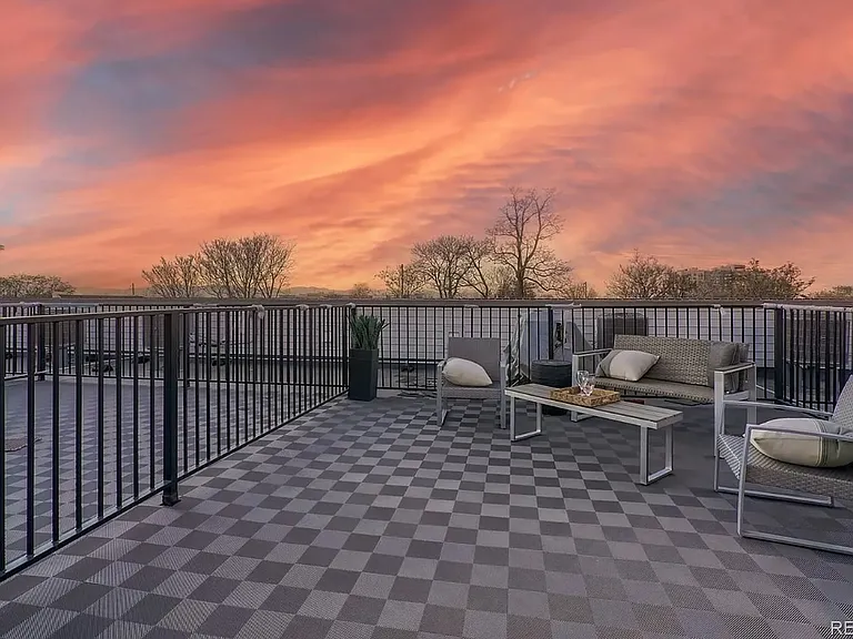 3308 Curtis St — Photo 18