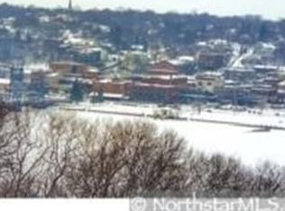 1378 Hilltop Rdg, Houlton, WI 54082