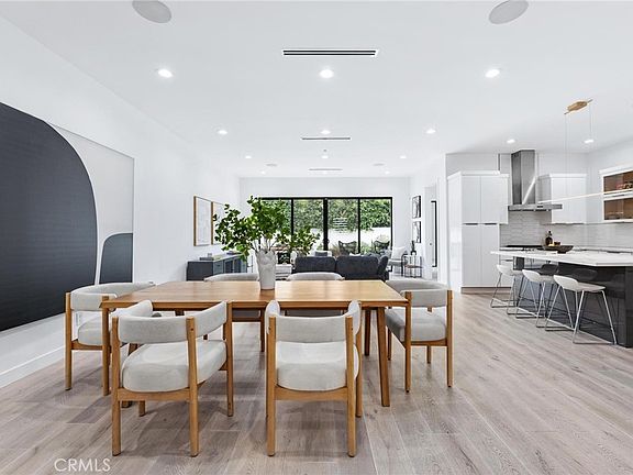4th image of 17336 Collins St