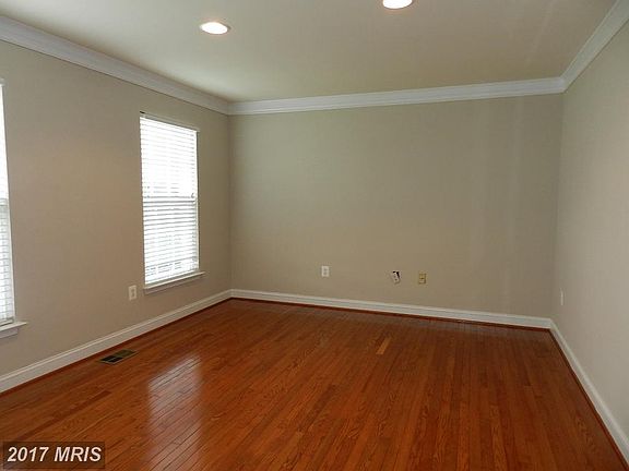 5th image of 9514 Laurel Oak Dr