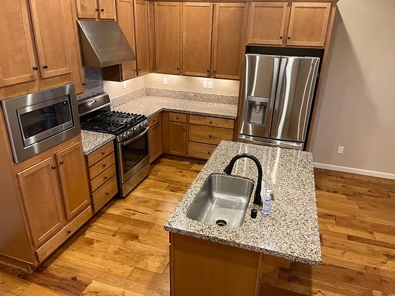 1053 Catalina Dr — Photo 7
