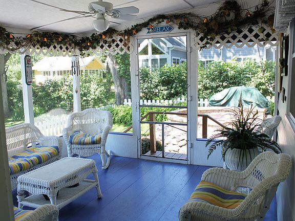 screened-in porch