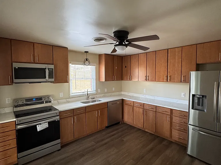 211 Clifford Dr — Photo 8