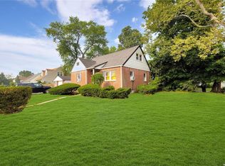 460 Chester St, Uniondale, NY 11553