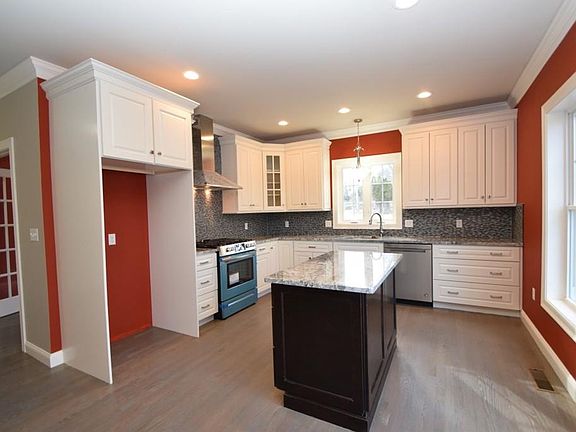 5th image of 6 A Arredondo Cir