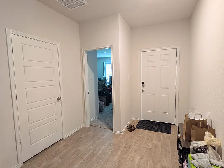 1665 Layne Loop — Photo 3