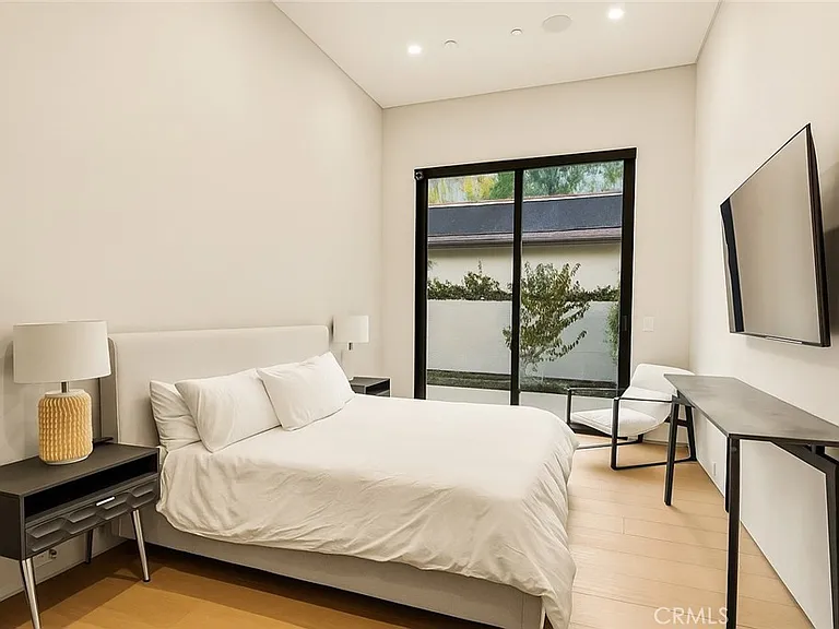 22924 Erwin St — Photo 42