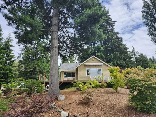 3913 Harbel Dr NE, Bremerton, WA 98310