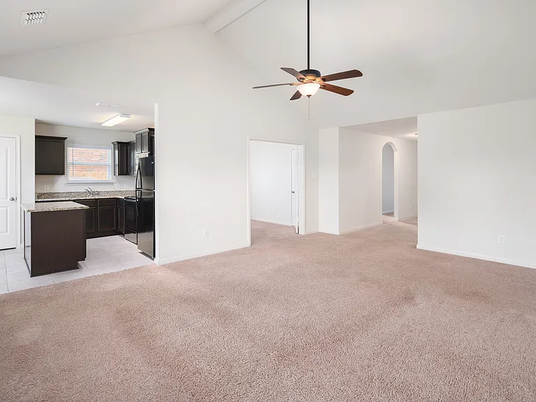112 Curt St — Photo 2